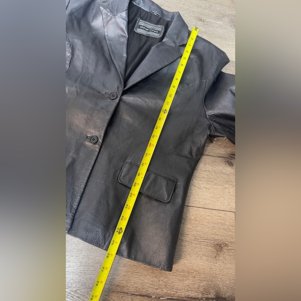 Vintage Elegant Black 💯 Leather Blazer for Women - Picture 6 of 11